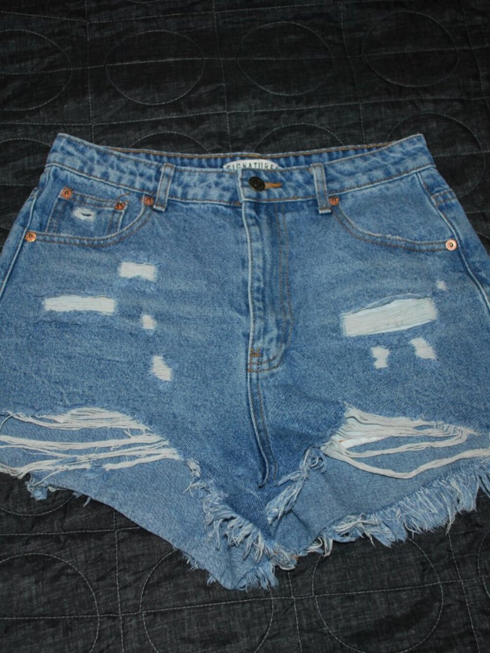 Signature8 Distressed Denim Shorts size M